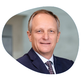 Peter Guenter, CEO Healthcare (portrait)